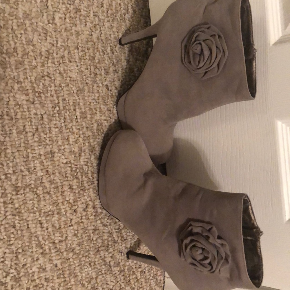 Grey bootie